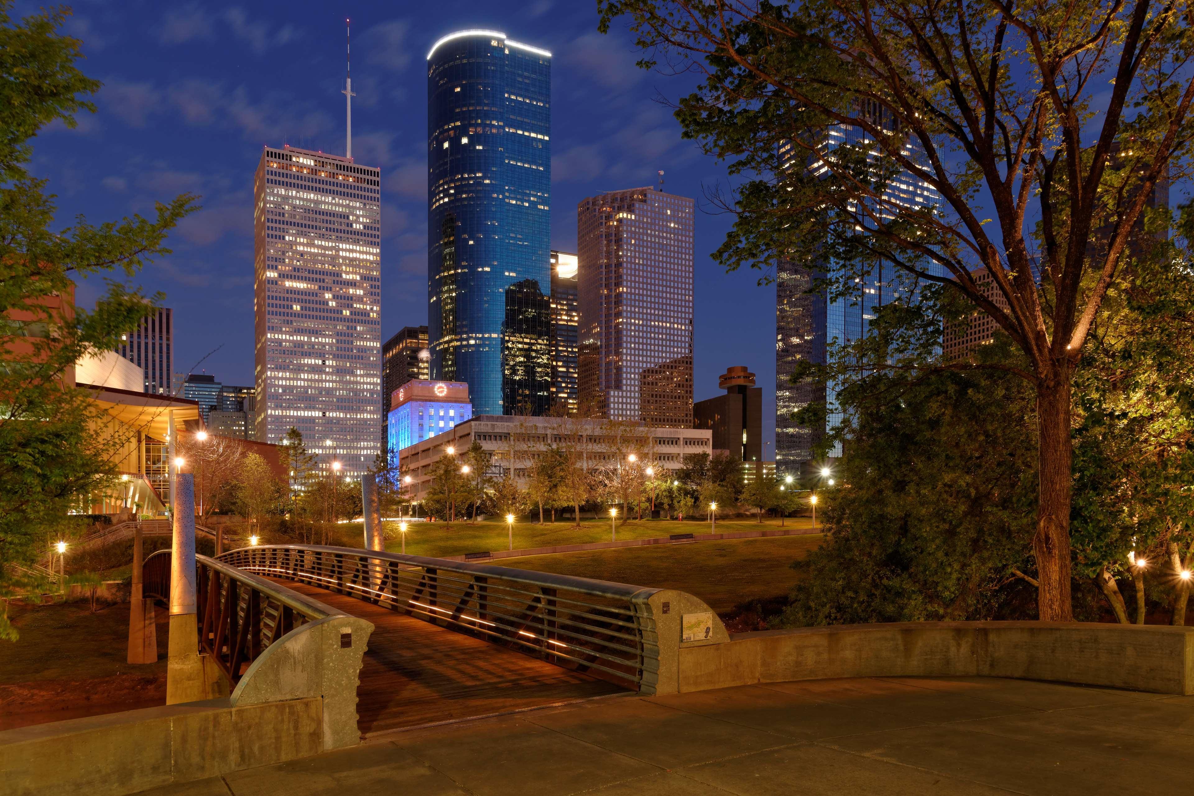 Western Downtown & 3*